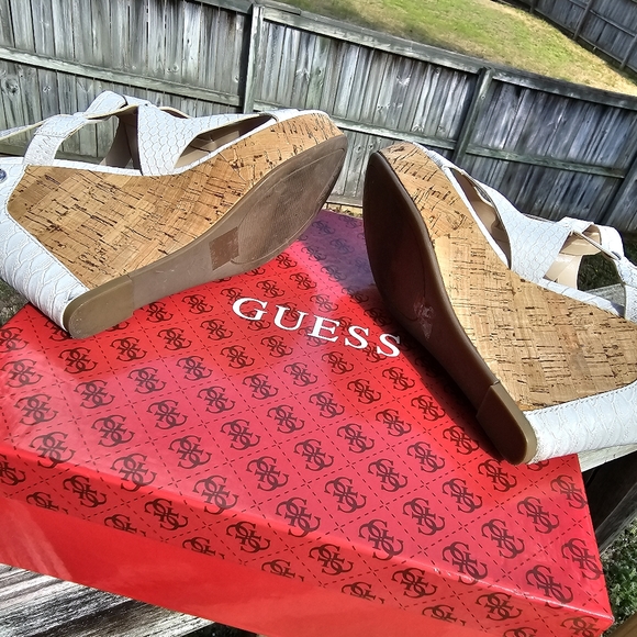 Shoes - Picture 2 of 9